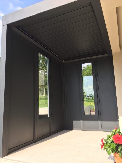 Pergola à toiture fixe
