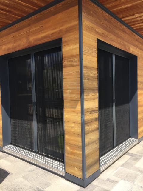 Pergola à toiture fixe