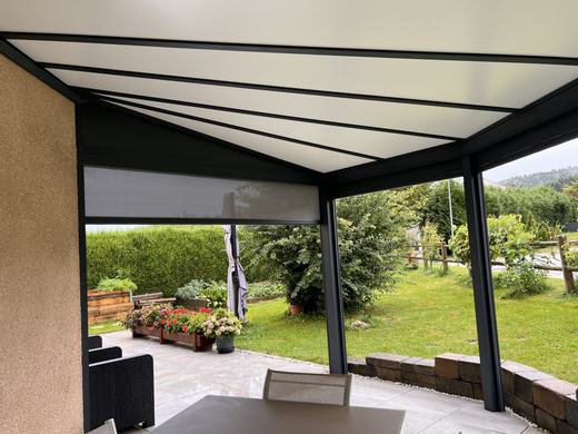 Pergola à toiture fixe
